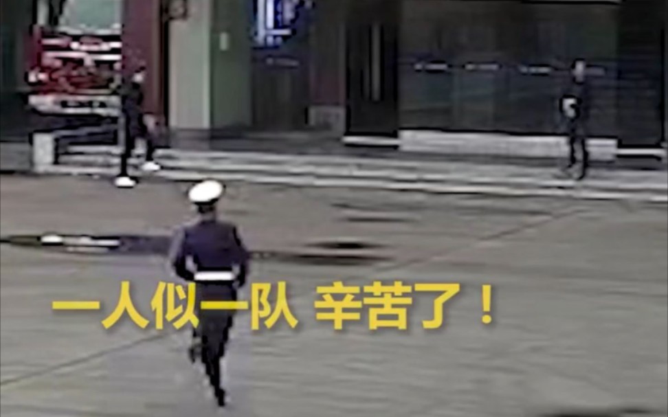 [图]战友出警未归，警铃再次响起，正在站岗的消防员冲向车库独自出警。一人似一队，致敬！