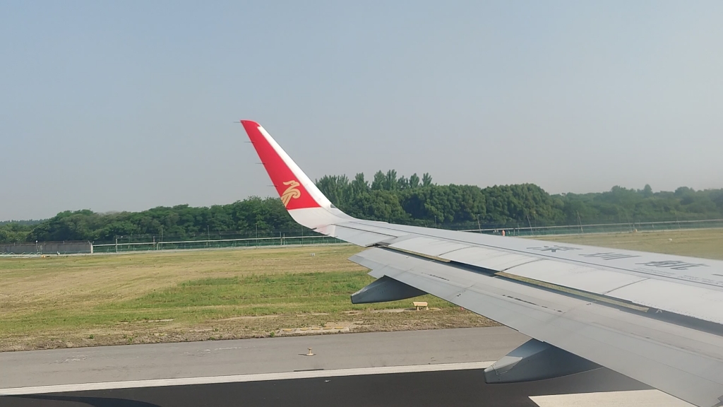 深圳航空空客a320-271n南京禄口国际机场跑道24起飞