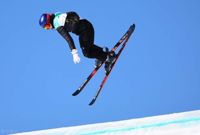 张嘉豪：从面包师到雪峰一位中国青年的冰雪华体会- 华体会体育官方网站- 华体会体育APP下载征途