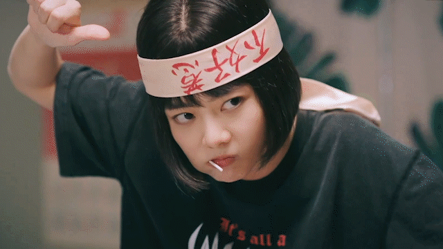 谭松韵自恋又可爱,赵露思&杨幂手机壳少女,宋威龙胡渣自拍好冲击