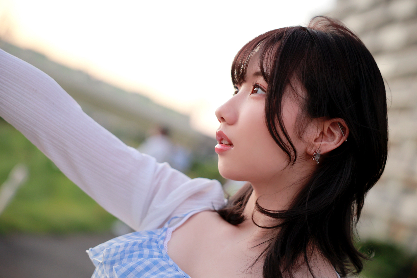 我不能不被她天生的狡猾所吸引!三崎奈奈 采访 【优访谈1】 哔哩哔哩