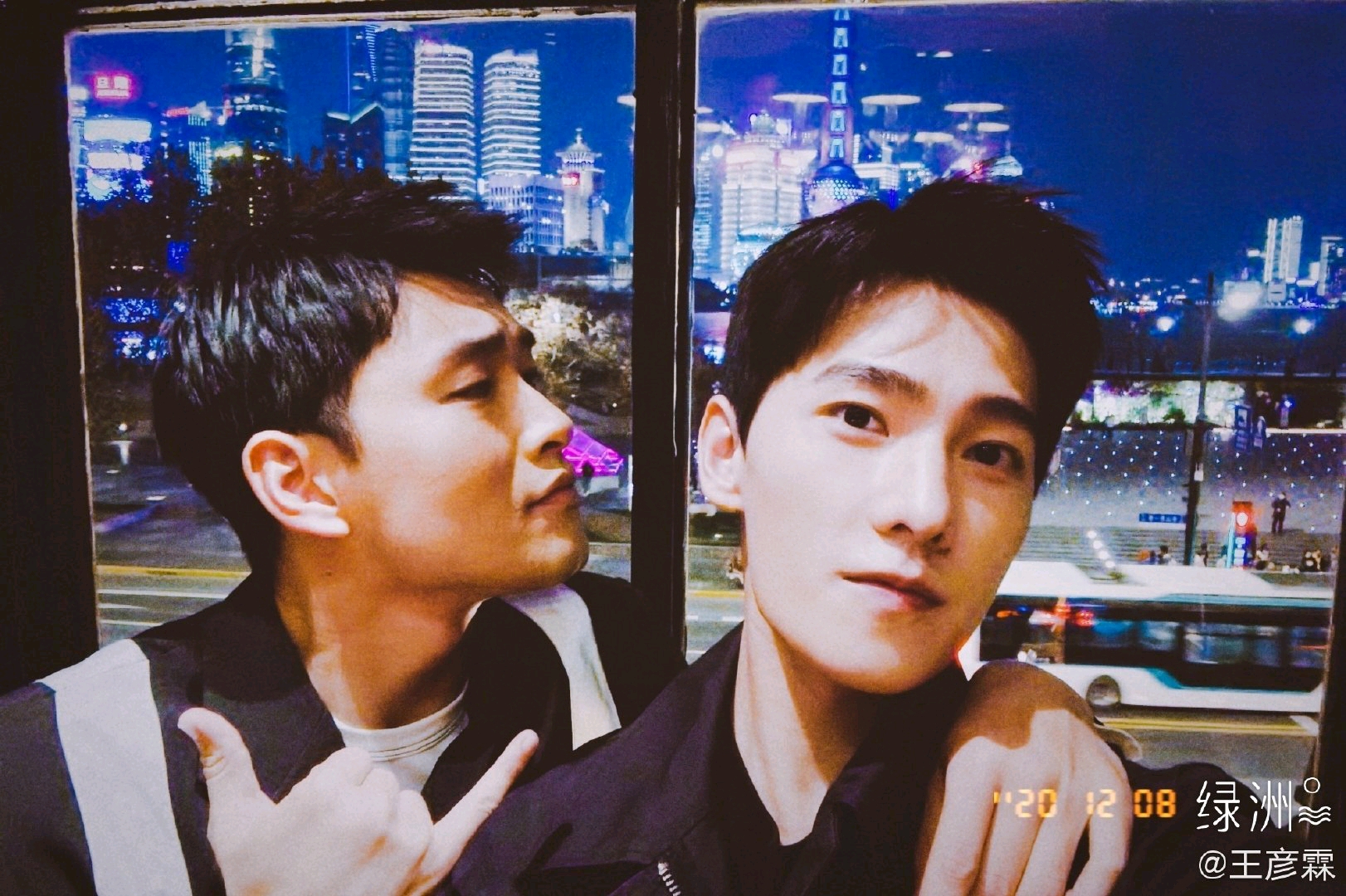 杨洋赶上了王彦霖婚礼晚宴