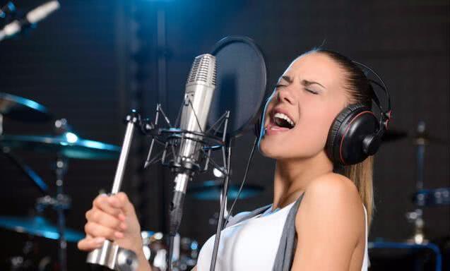 唱歌教学:教你如何在KTV唱歌不跑调?现在明白