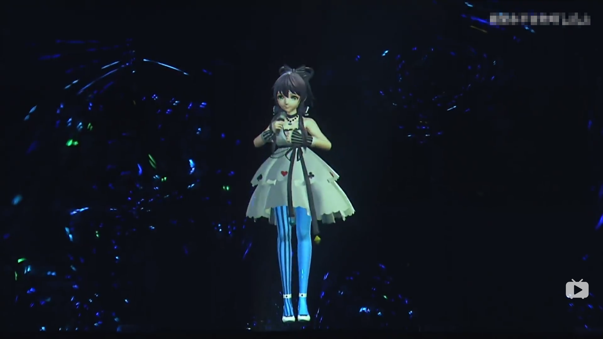 18年演唱会的新模,同时可以看出全息膜反光非常严重