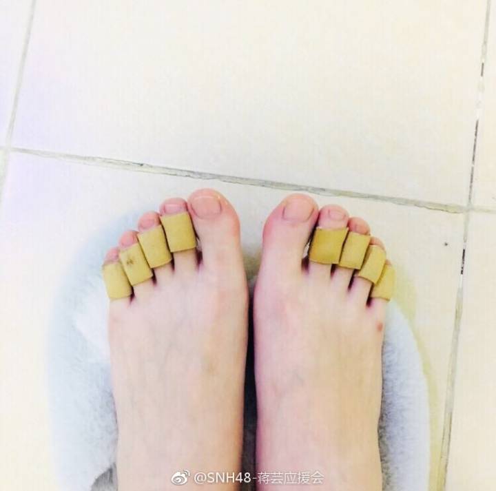 snh48蒋芸玫瑰的红容易受伤的梦握在手中却流失于指缝