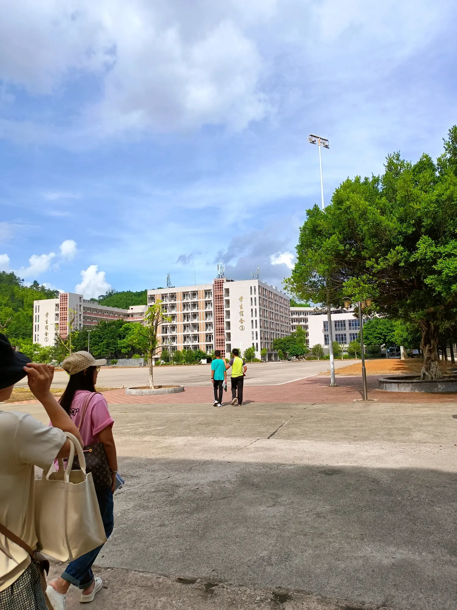 去新丰一中的一天 - 哔哩哔哩