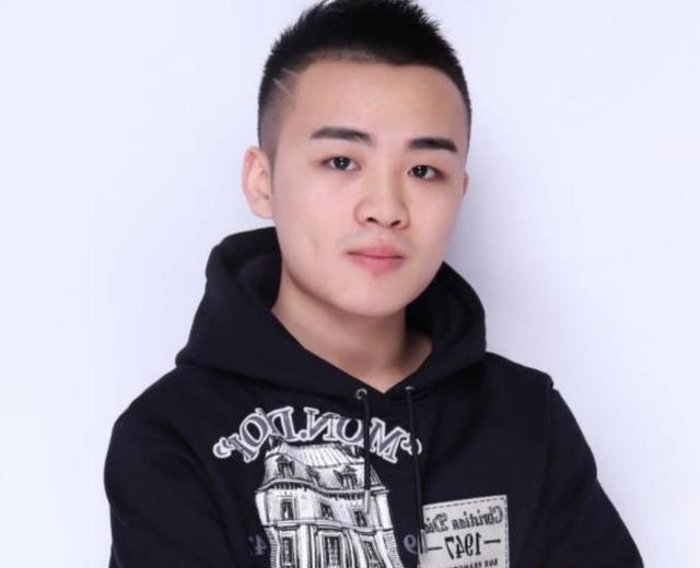 变声器下的鲜肉主播牧童成为快手热门两千万粉丝不是盖的