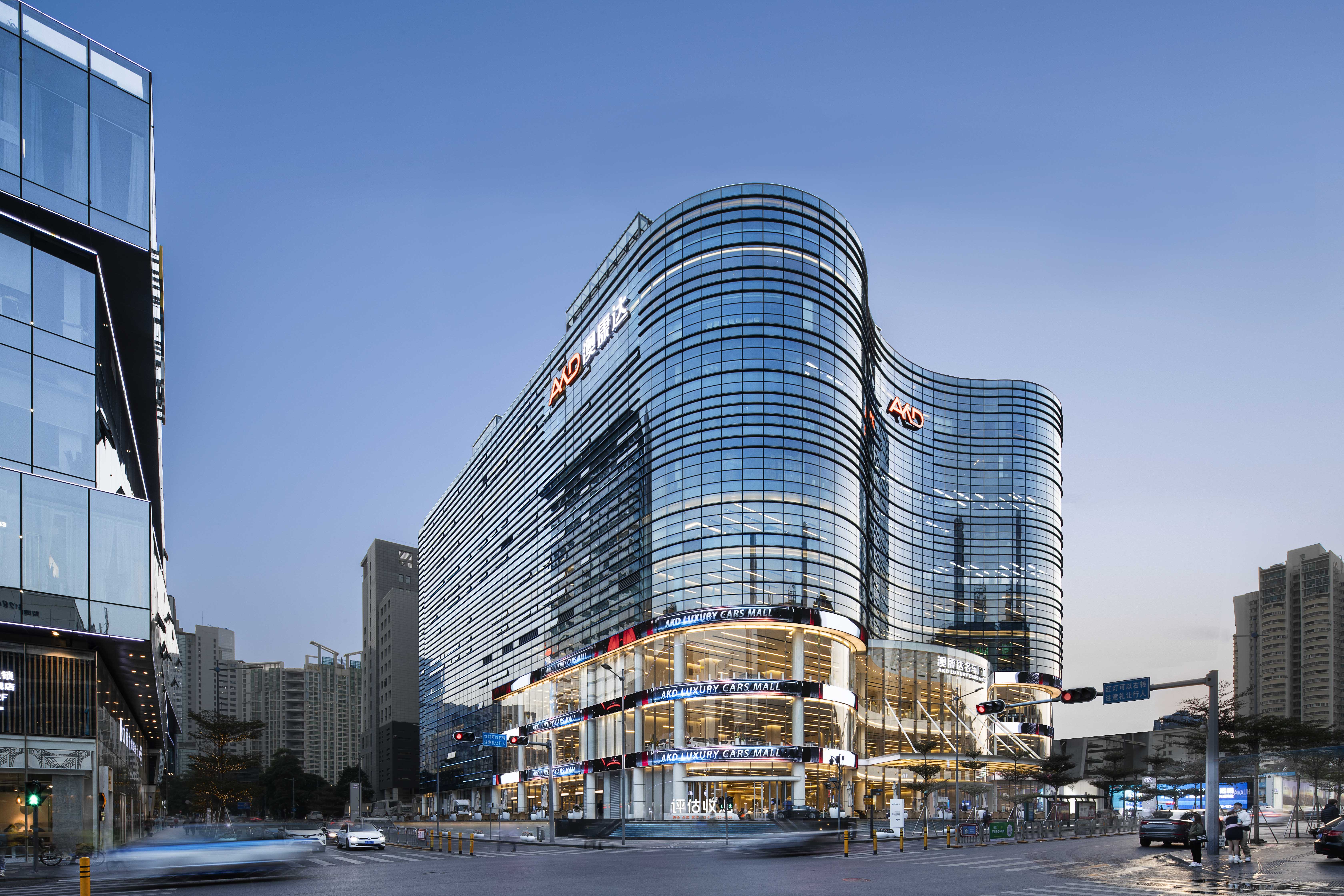 车管所入驻澳康达名车广场,可一站式办理包括车辆过户,转入,迁出,补牌