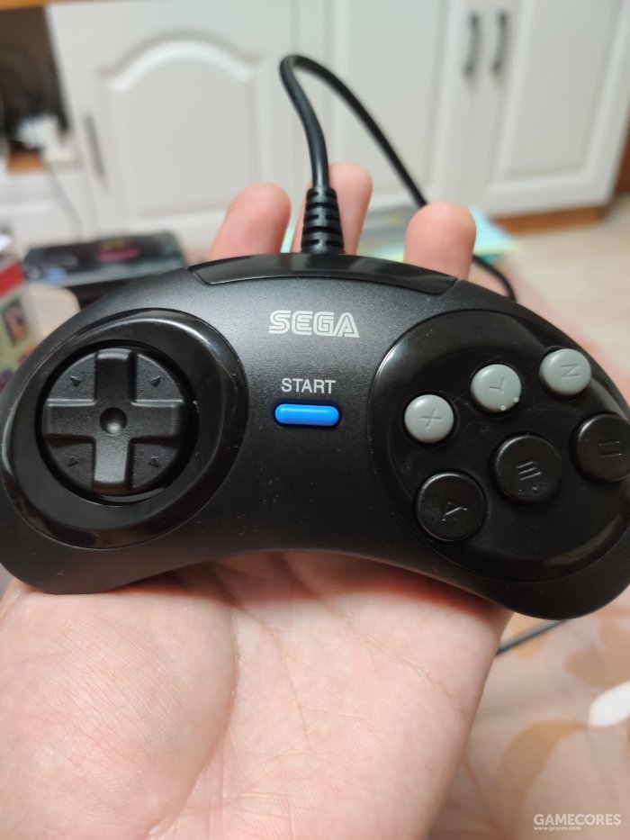 6键手柄的大小,握在手上感觉非常好