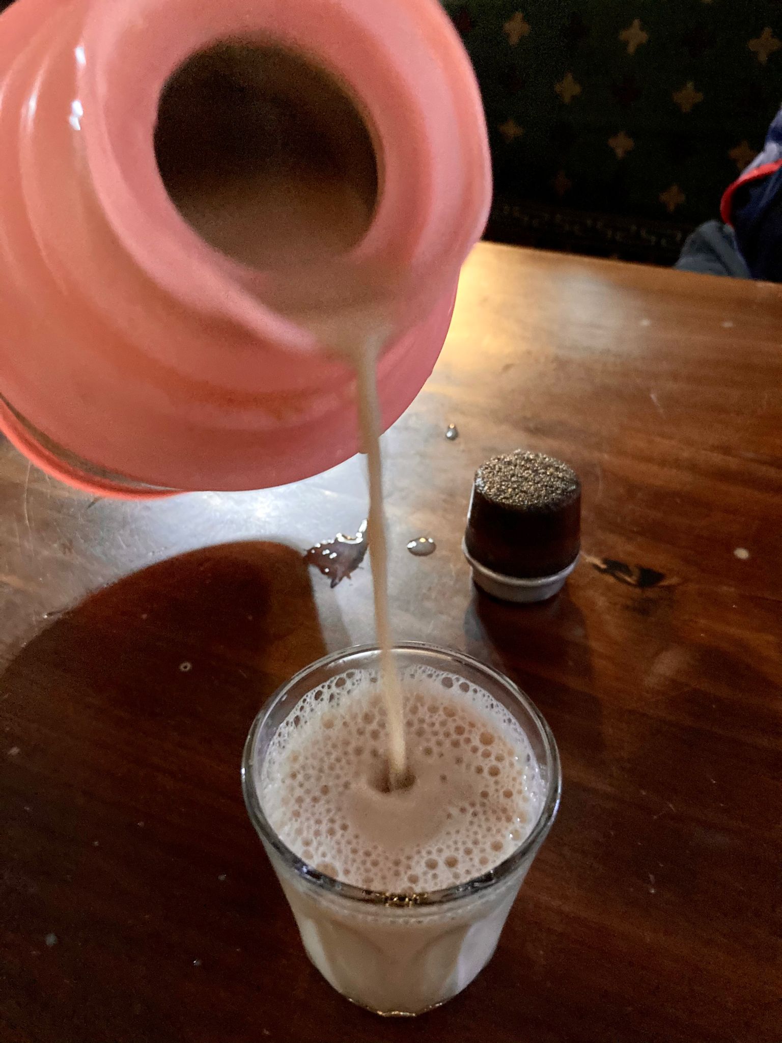 这家的甜茶口味也差不多