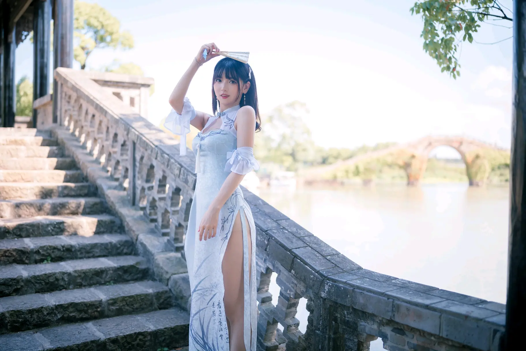 蓝色旗袍汉堡王,心动的感觉!