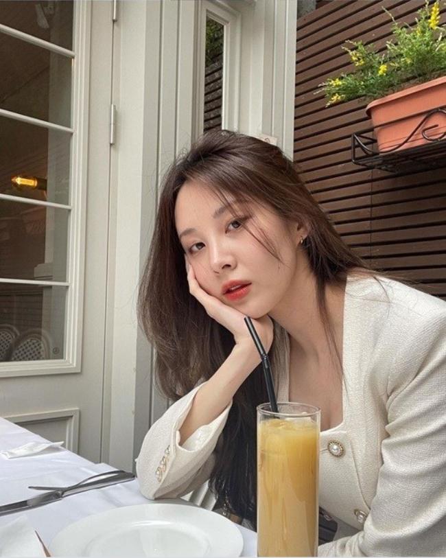 少女时代成员徐贤近照吐舌卖萌