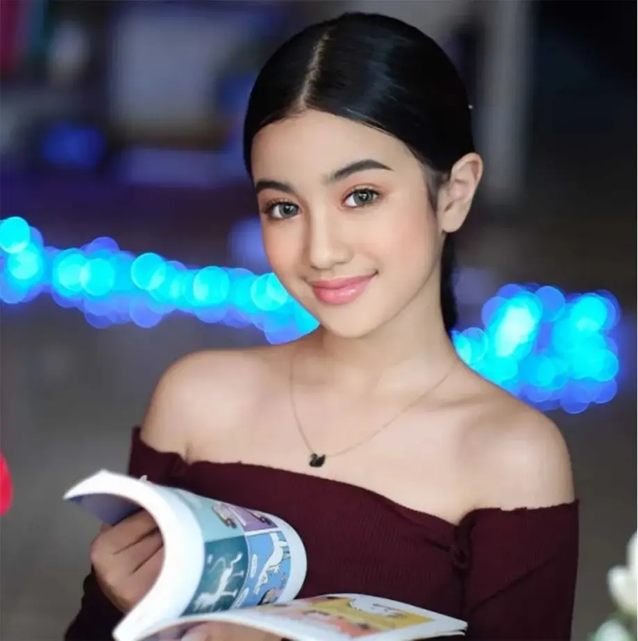 柬埔寨10岁公主颜值却赛过了夏洛特公主!