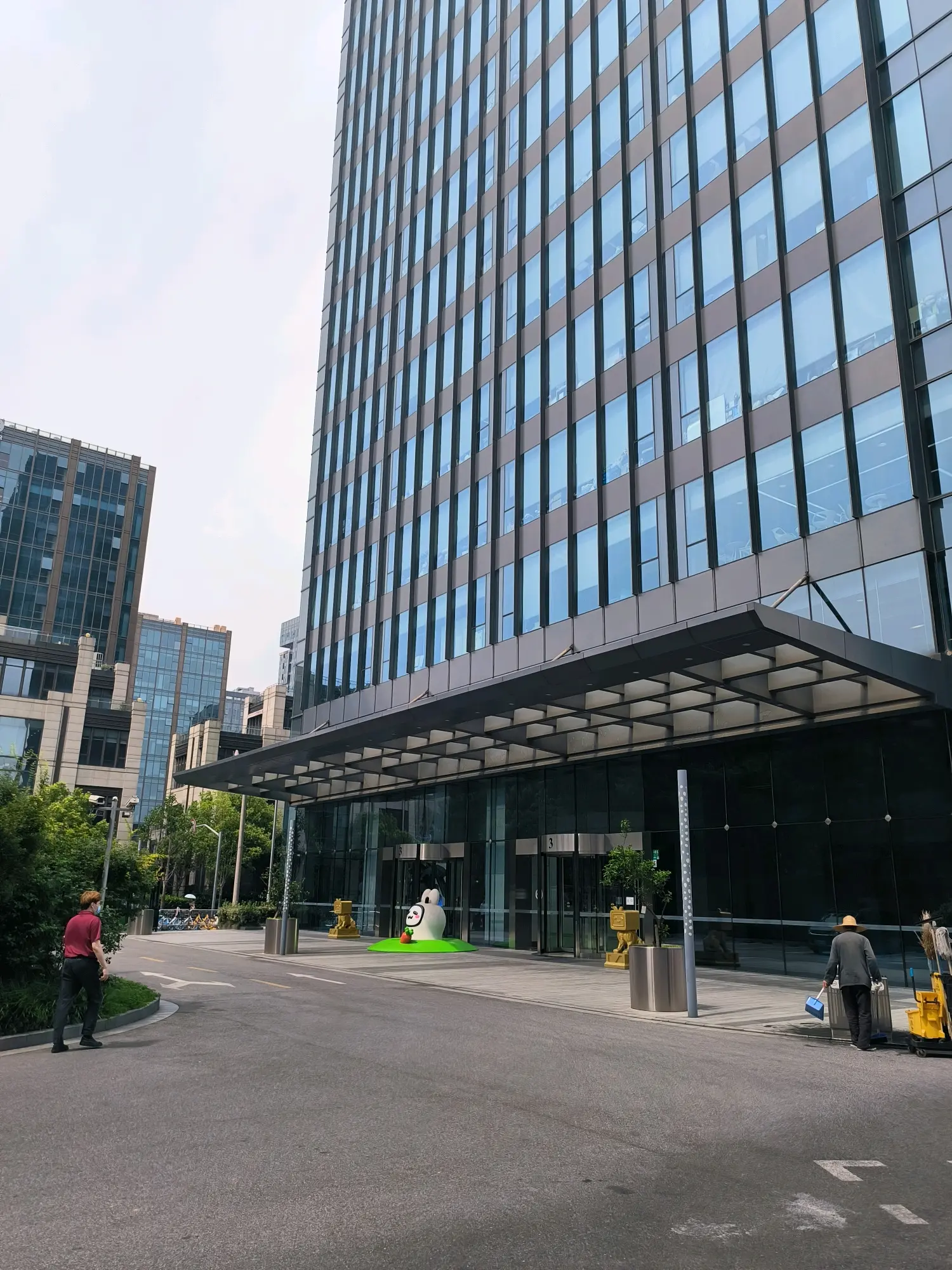 关于中转到上海为看哔哩哔哩大楼而错过 飞机这件事