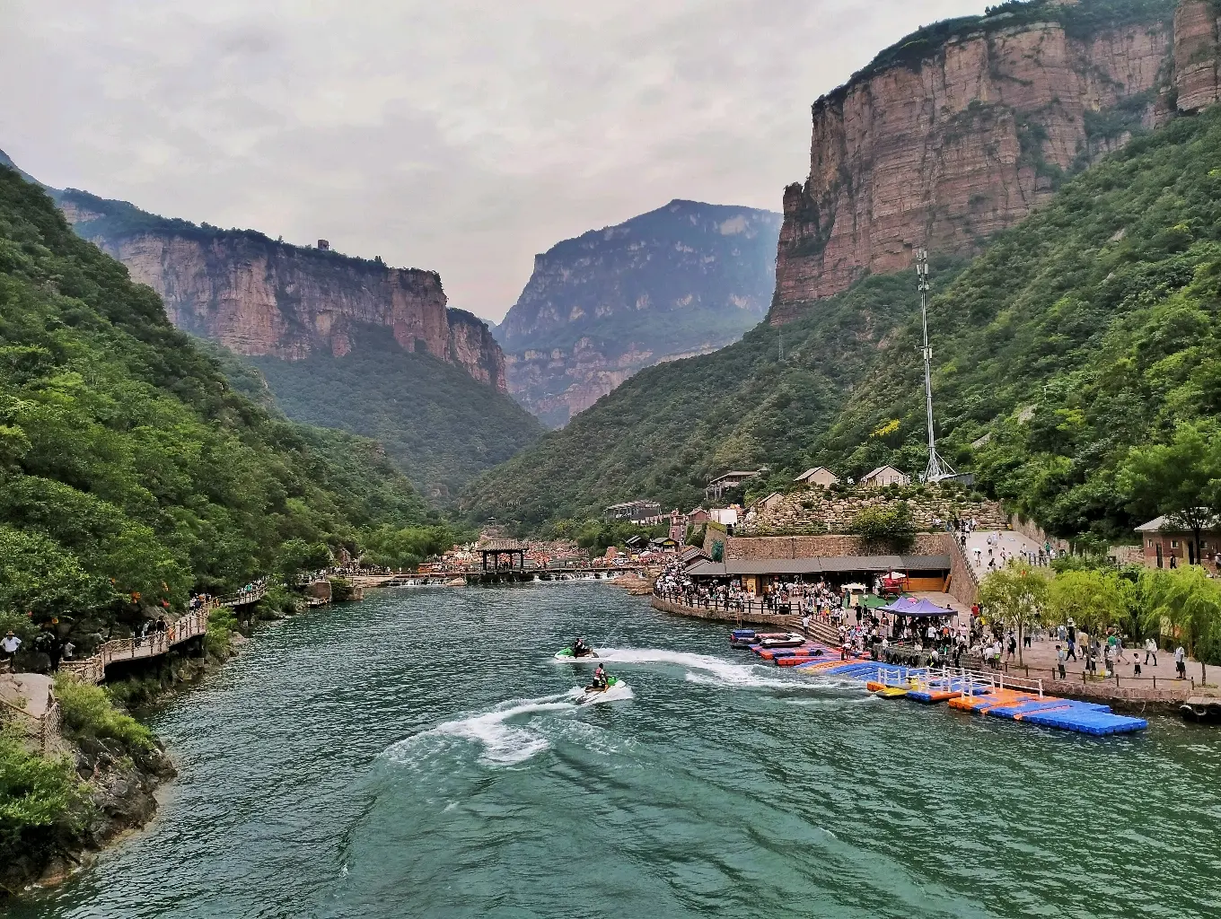 正式进入景区这里是进入景区的第一站7月2日早晨 宝泉景区停车场