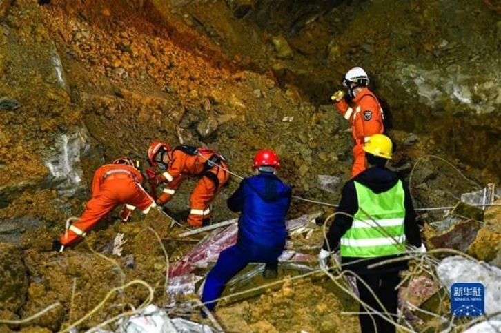 梅大高速路面塌方令人痛心，从仿真角度浅谈降雨对边坡稳定性的影响的图13