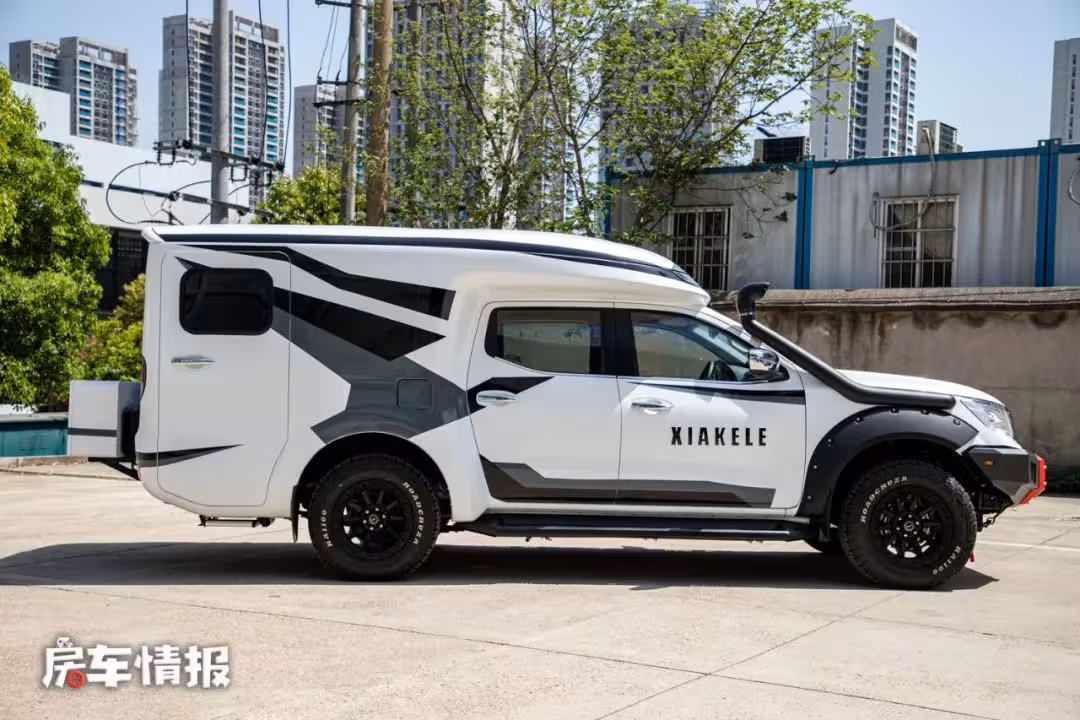 这款车就是来自于霞客乐推出的基于日产纳瓦拉打造的越野版房车,从