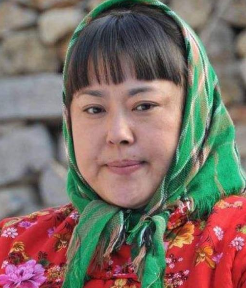 农村剧中的"最美胖阿姨",她因说错话而被雪,现在卖茶太苦了