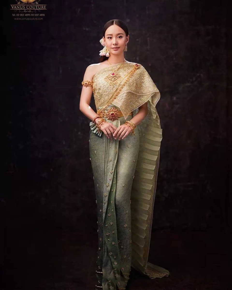 泰星toey的泰服照美翻众人aff女星生日众多圈内好友送祝福