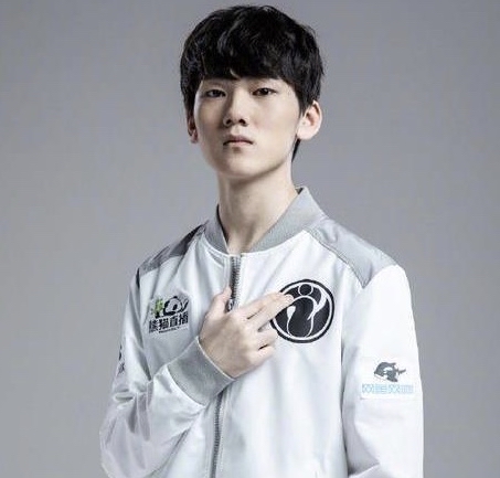 jackeylove和新adig更想要哪个就连王思聪都亲自参与投票了