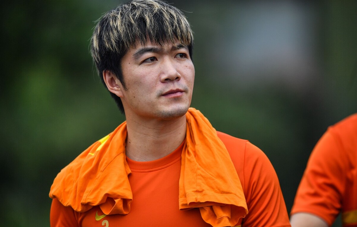 赵宏略再谈飞踹巴索戈染红,直言自己不是故意的,赛后曾主动道歉