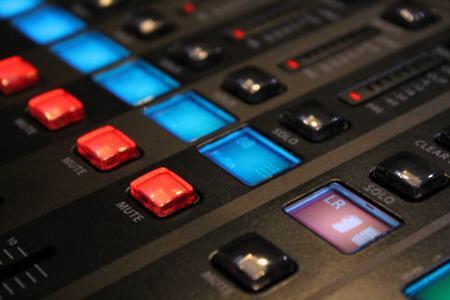 为什么苹果手机都使用自带铃声?