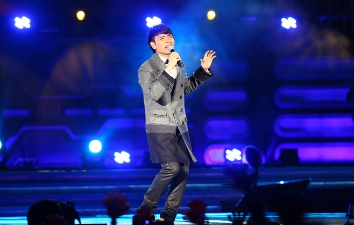 如何唱出完美的高音?真假音转换技巧和5个假