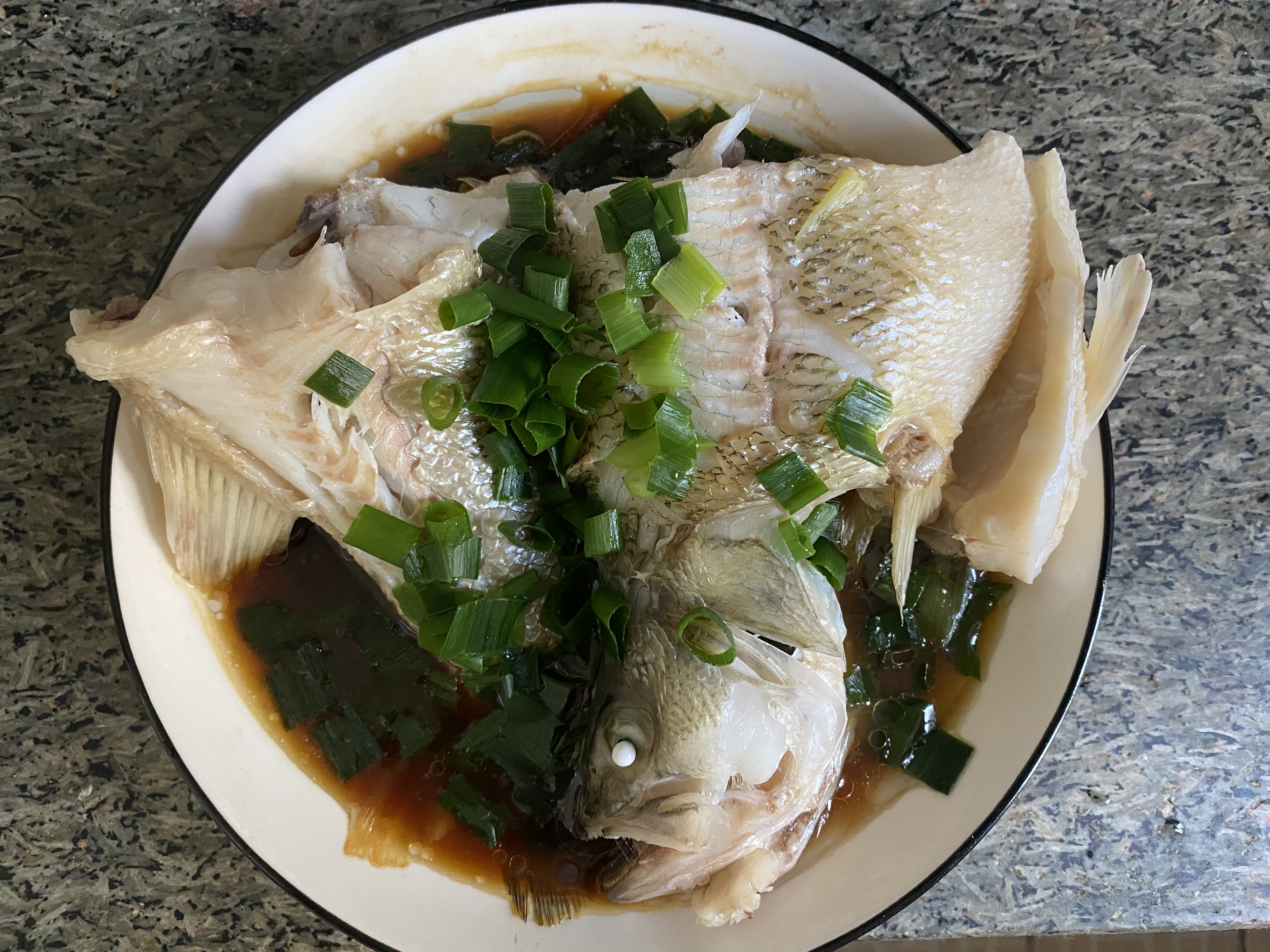 其实今天想吃冰箱里的鸭,但鲈鱼在打折!必须安排