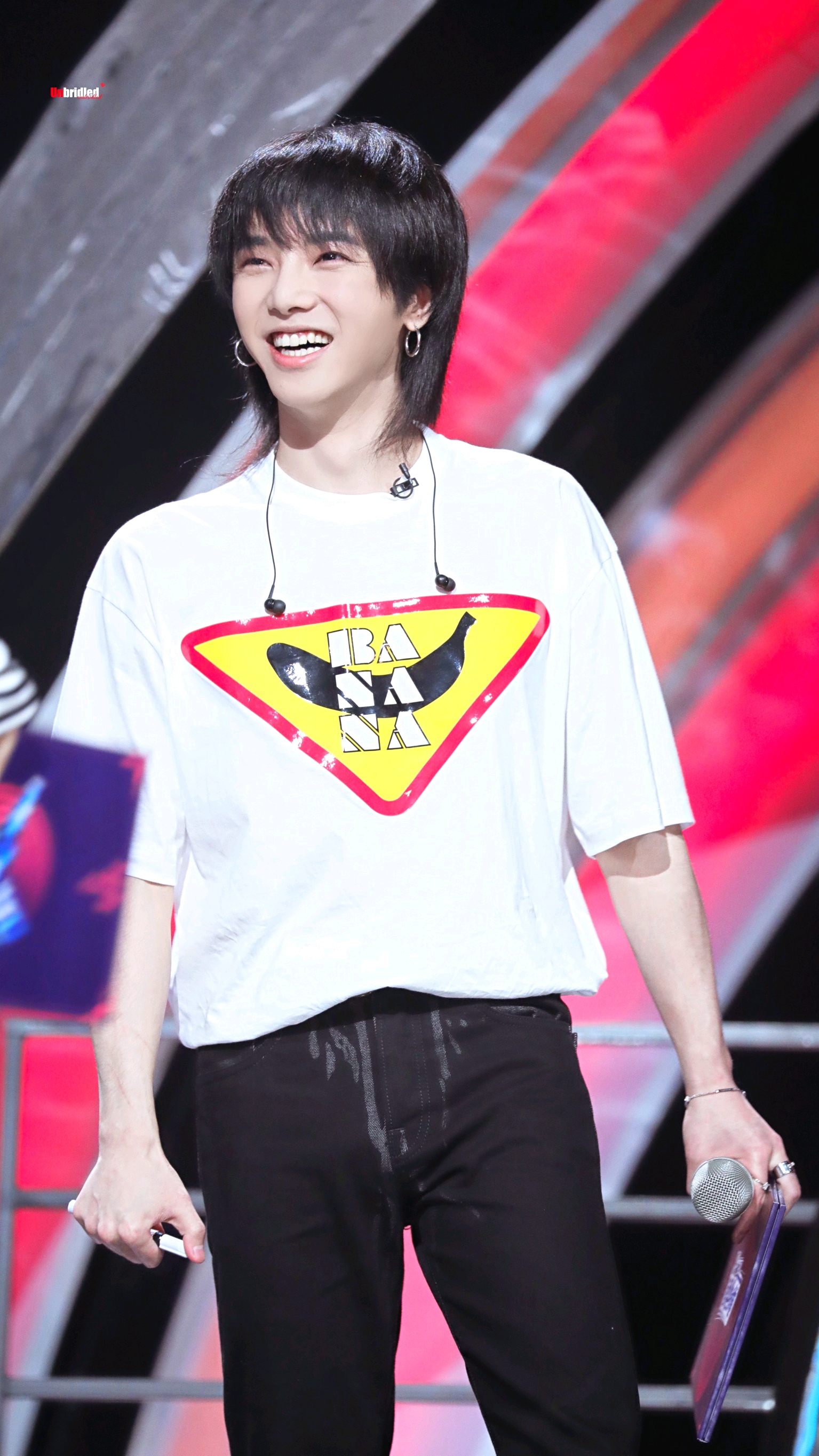 "没事,搭车就行了〃绒绒微笑了一下 "一起吧,我让我哥载〃须须