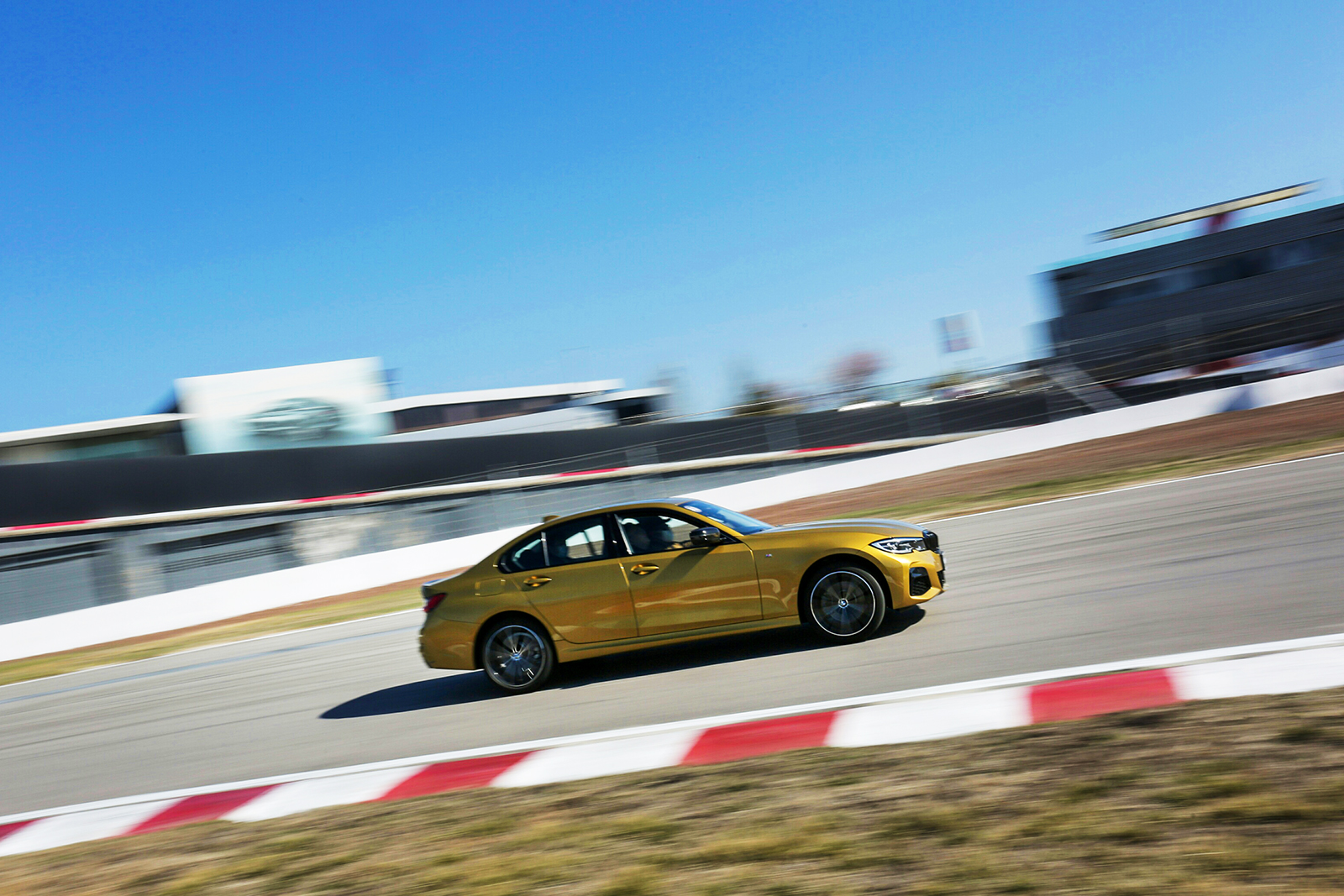 不只是"驾驶利器",全新bmw 330i非凡体验颠覆想象