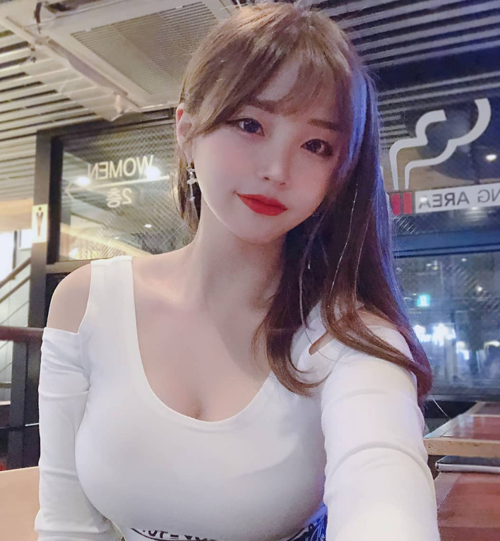 1332 韩国美女youtuber 身穿和服性感美胸若影若现好性感 韩国正妹 김아영 性感 长腿 哔哩哔哩