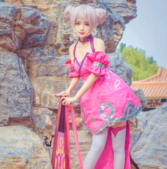 小乔cosplay:颔首浅笑优雅迷人