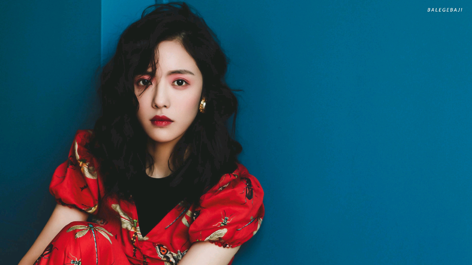 到达目的地,已是七点.梁远泽拉开车门视意何妍下车.