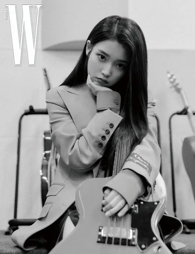 Iu登上韩国时尚杂志 W Korea 封面人物 甜美又干练的气质太帅了 Iu最美 哔哩哔哩