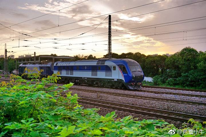 【东风11G准高速客运内燃机车】