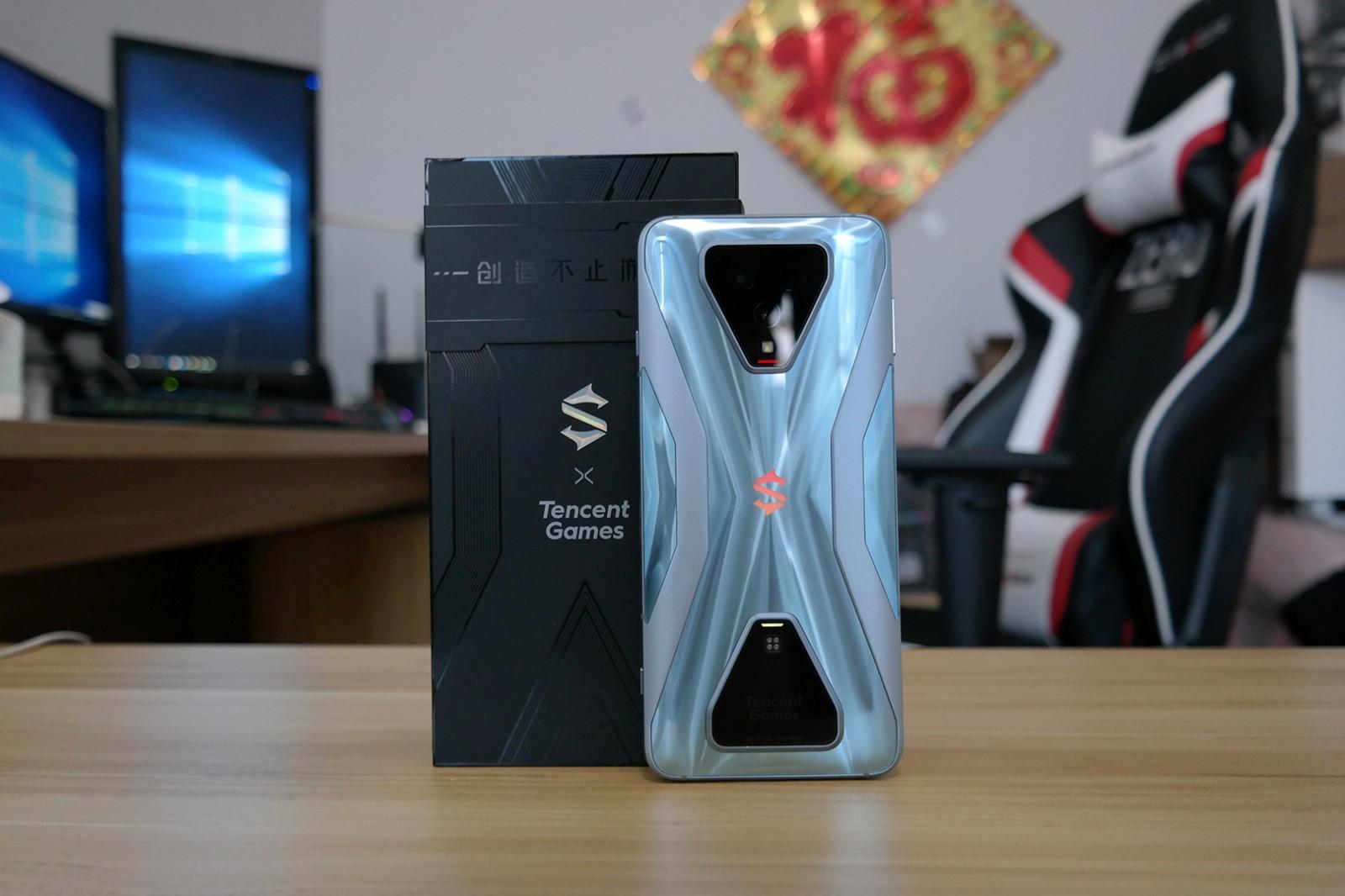 腾讯黑鲨游戏手机3s开箱评测!全系12g运存 120hz三星高刷屏