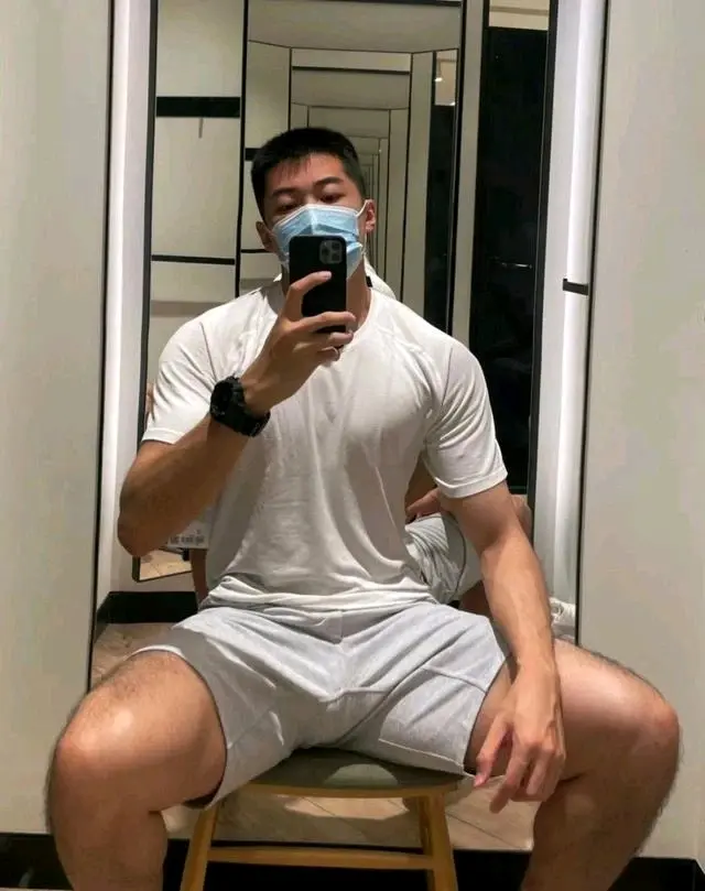 灰裤子体育生帅哥图片分享16 - 哔哩哔哩