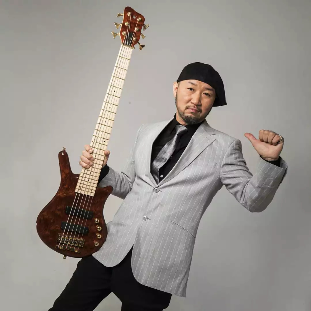 这一刻不是在音乐节,也不是在live house,却让歌迷等了三十年