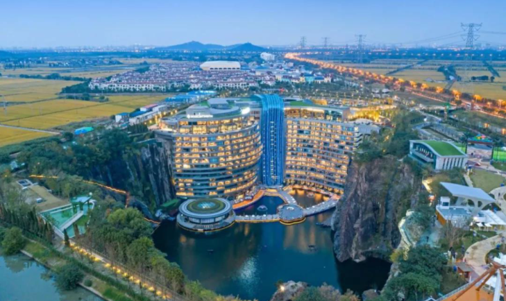 图为上海世茂深坑酒店