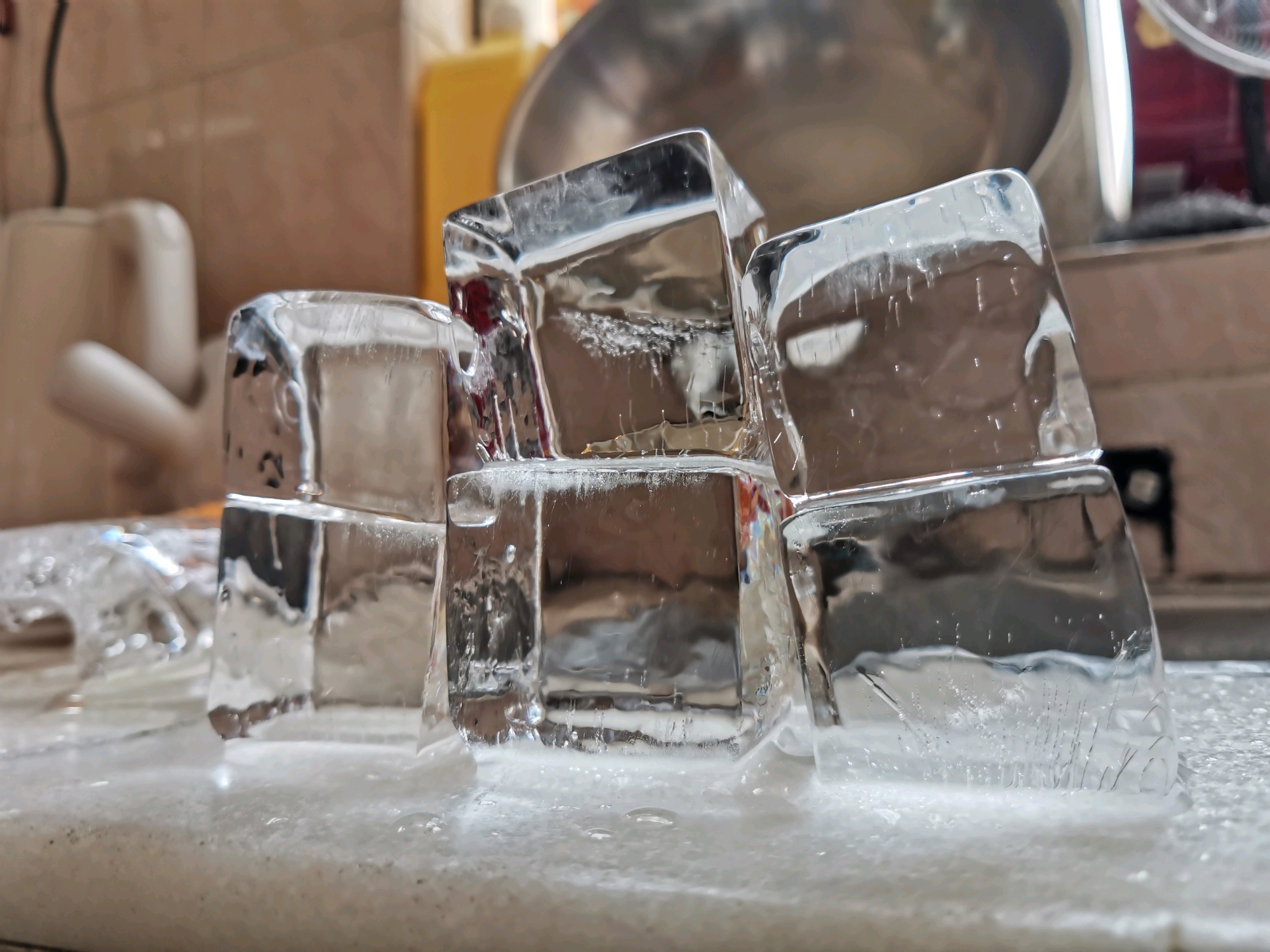 如何用家用冰箱冻出通透的冰块 - 哔哩哔哩