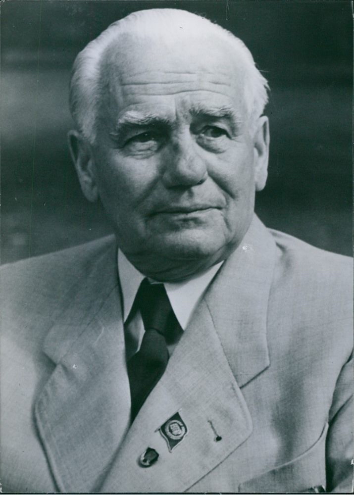 东德史上战争后的复兴重建和与西边讨厌邻居的对抗