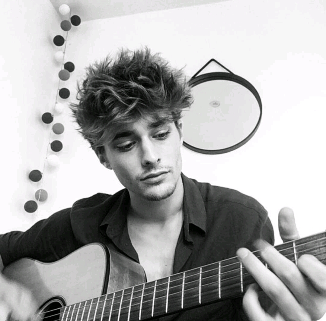 maxencedanetfauvel法版e神法兰西最适合演吸血鬼的男人