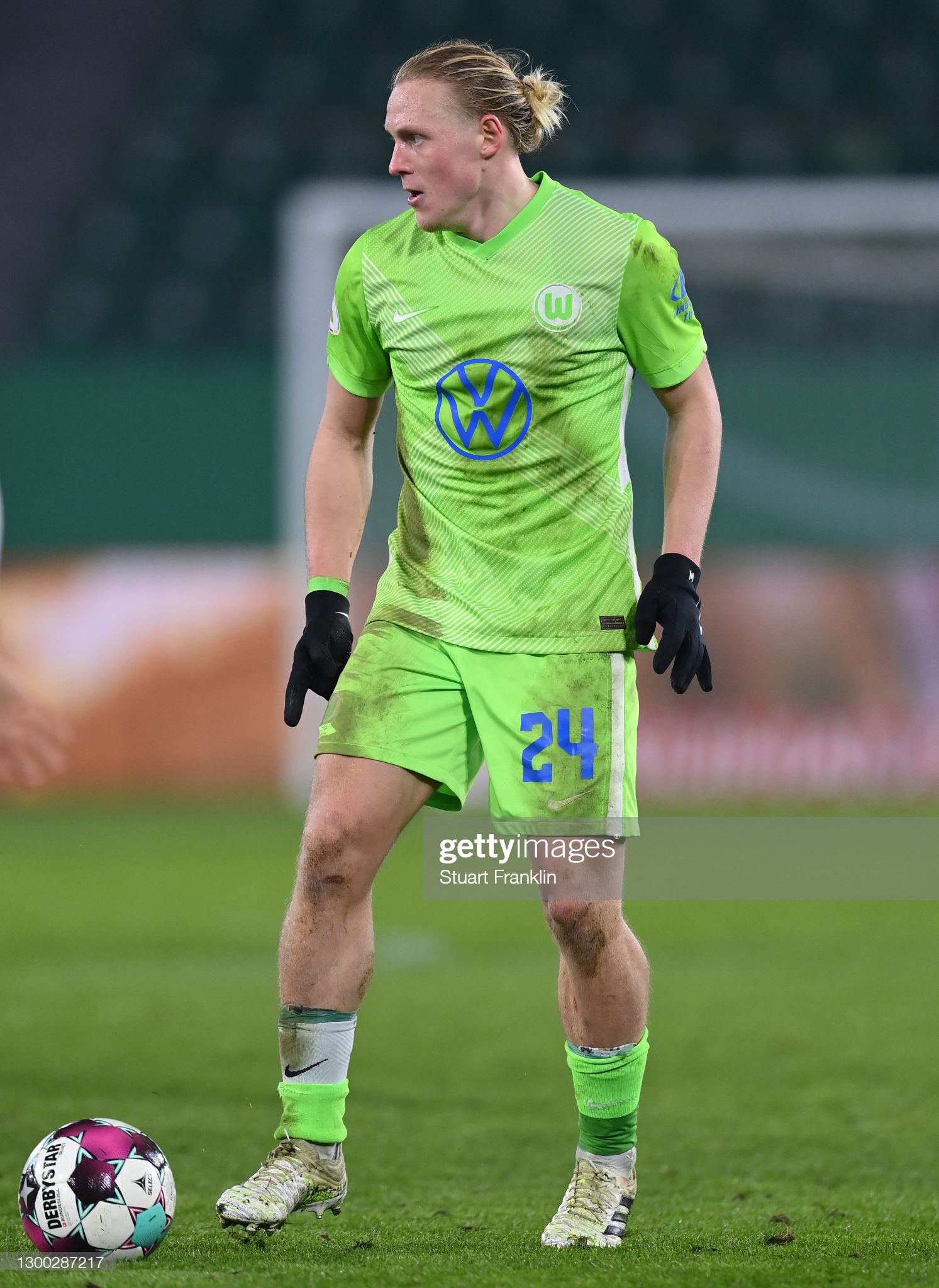 沃尔夫斯堡球员落场对照