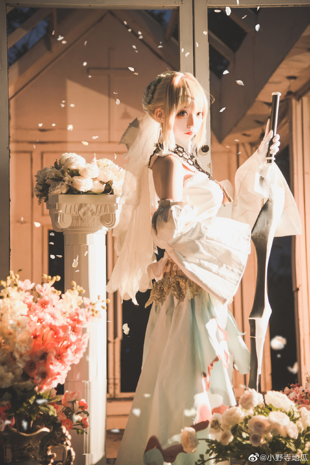 cosfgo尼禄花嫁直勾勾的看着我干嘛