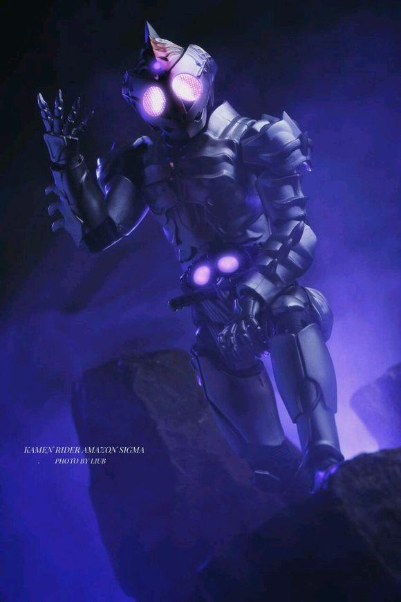 假面骑士amazons充满血腥暴力的骑士们