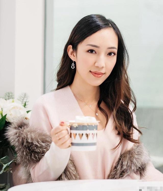 郭晶晶小姑子霍咏诗颜值竟超赌王女儿何超莲,博士出身却是夜店咖