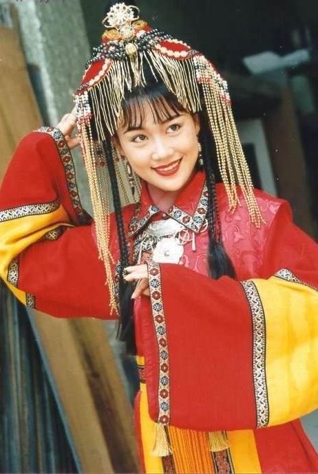 代表作有《鹿鼎记》的阿珂,《圆月弯刀》的青青,《少年梁祝》的祝英台