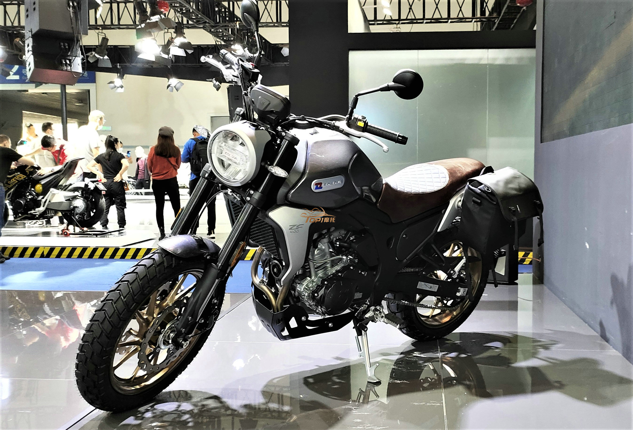 要好看还要性价比高两到三万预算的复古摩托车终究绕不开这4款