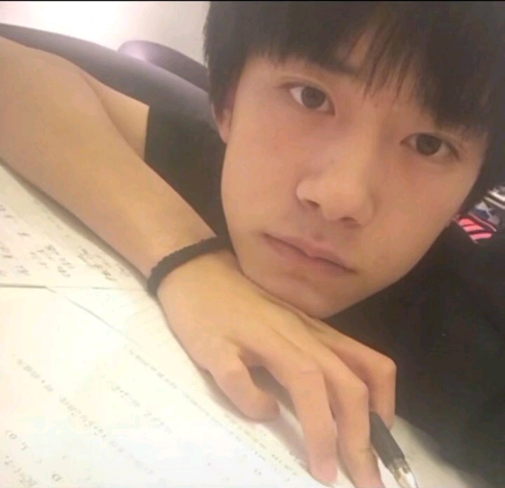 易烊千玺帮你写作业