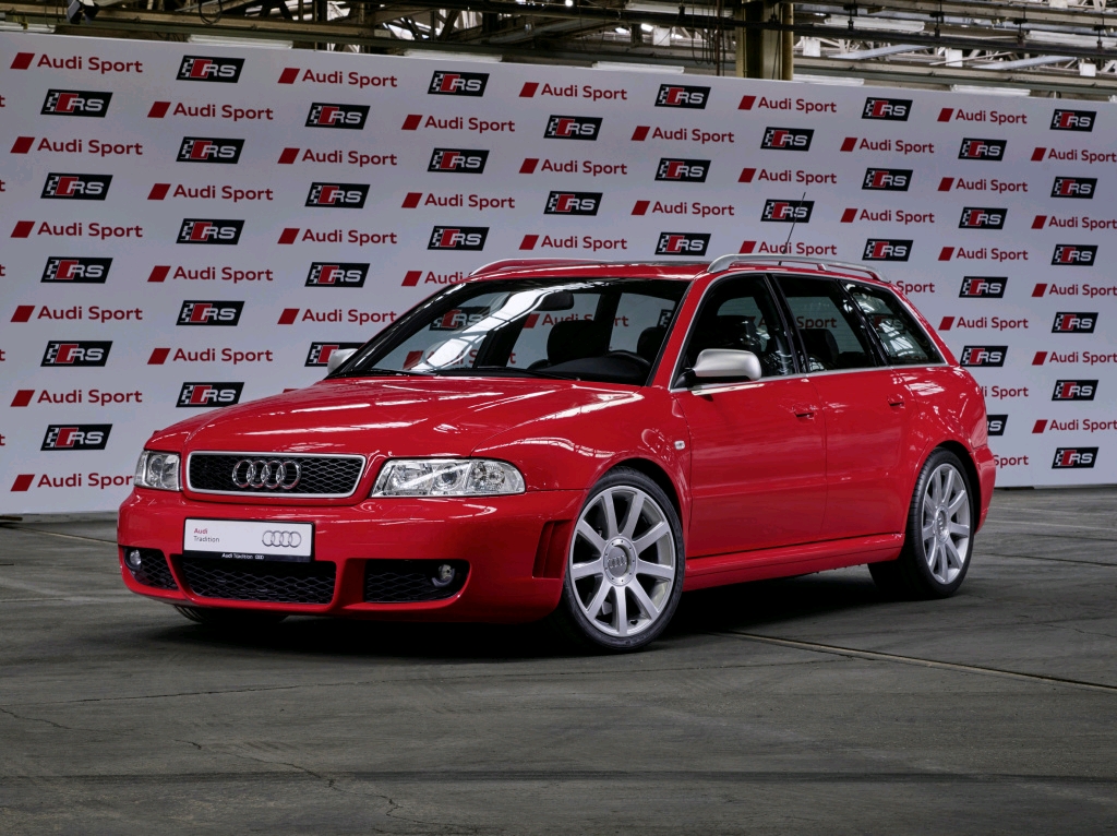 蟹哥驾驶audirs4avantb52000款拉着花寺和佳去葡萄牙里斯本参加经典车